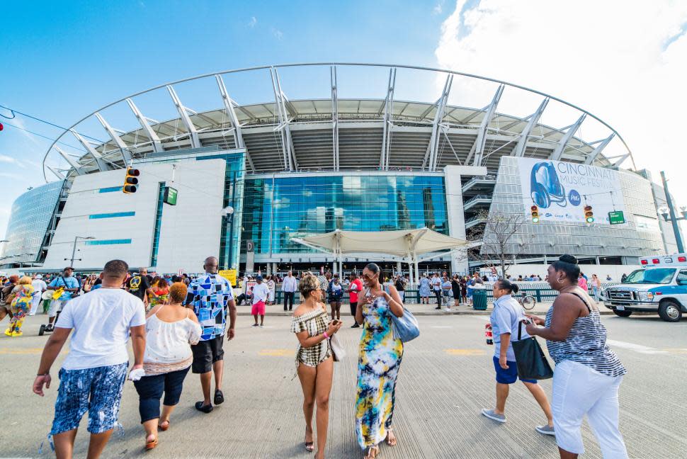 Fans outside of Paul Brown Stadium before Cincinnati Music Festival (photo: Louis Rideout)