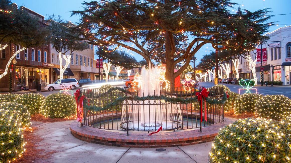 Holiday Feasts Shops And Festivities Welcome Visitors To The
