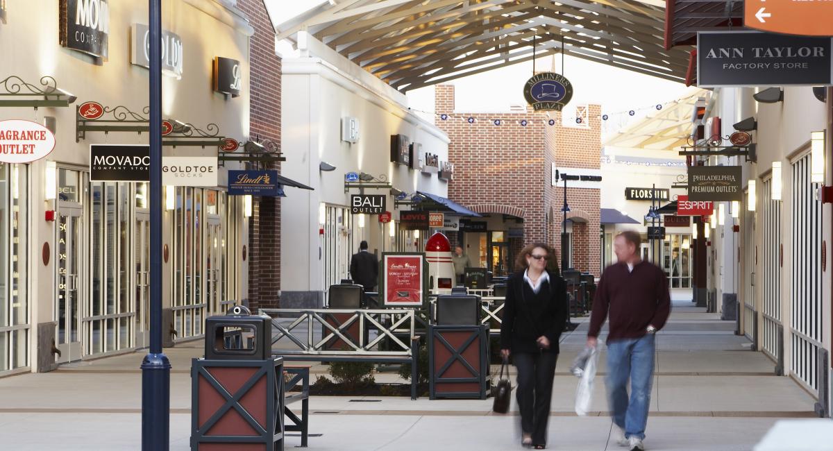 philadelphia premium outlets outside