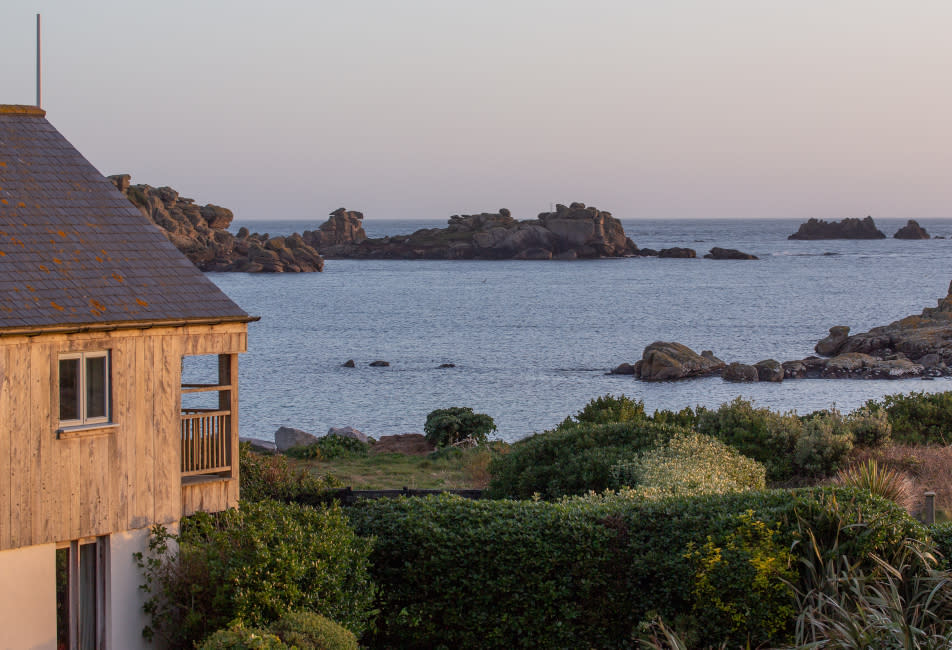 IOS Nav Landscape Large - Autumn Hell Bay Hotel Bryher 952x650