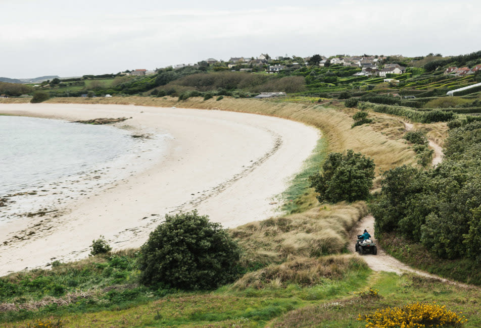 IOS Nav Landscape Large - Blog - Scilly Cow - beach view and buggy 952x650