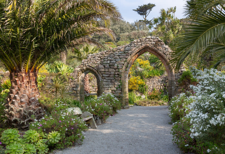 IOS Nav Landscape Large - Blog - Your Scilly guide to 2024 Tresco abbey garden  952x650