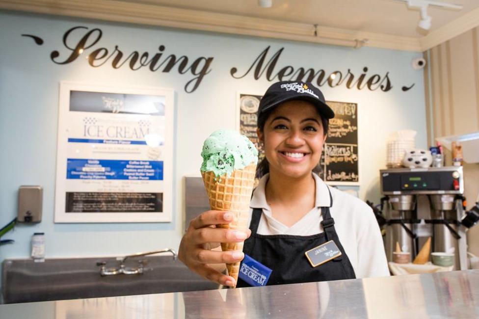 scoops ice cream jobs