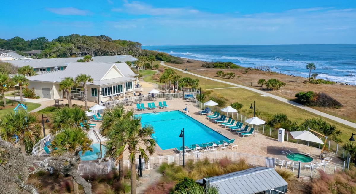 A sunny day at Holiday Inn Resort at Jekyll Island