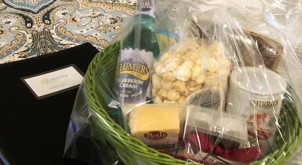 A basket of snacks from Sunniva Inn