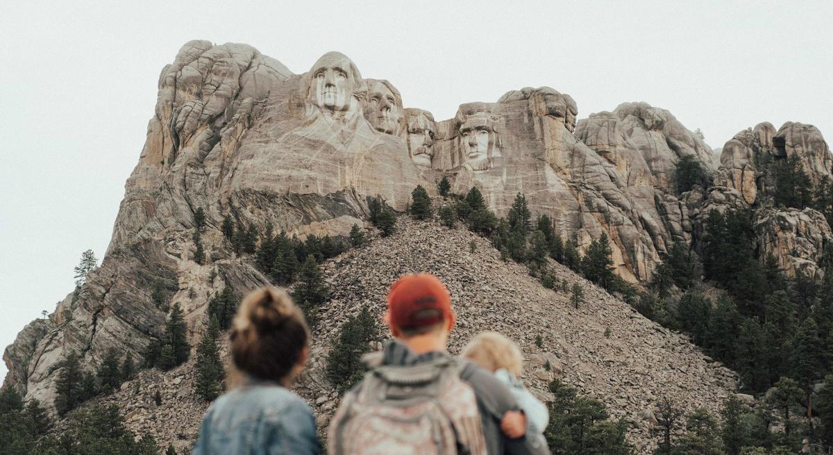 Family looking up at the four faces of Mount Rushmore