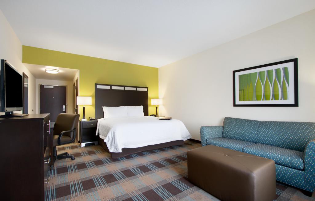Hampton Inn & Suites York South King Bedroom