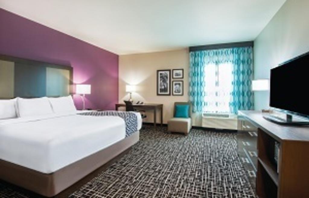 LaQuinta Inn & Suites Room