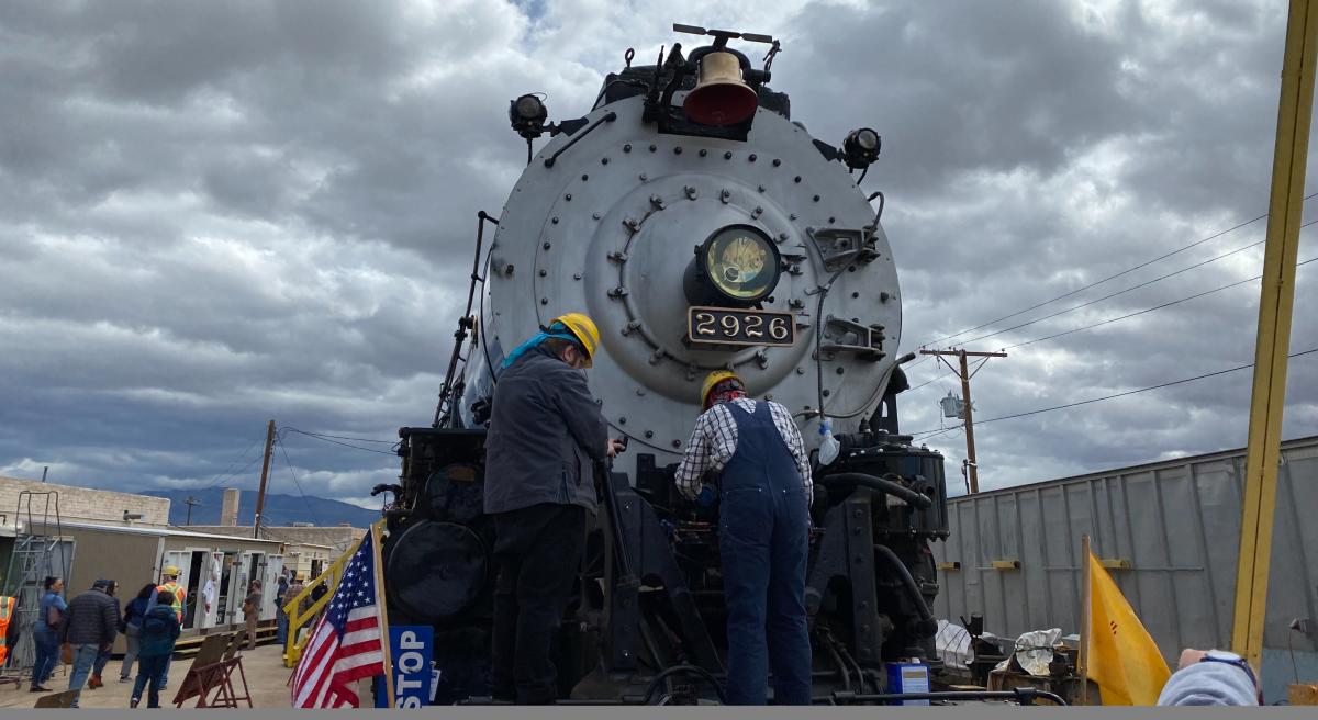 A look at the front of the AT&SF 2926 locomotive