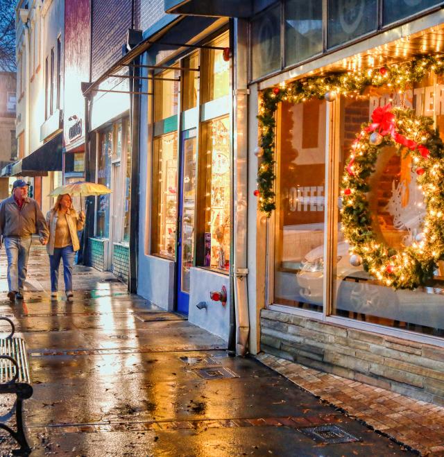 Downtown Milledgeville at Christmas Holidays