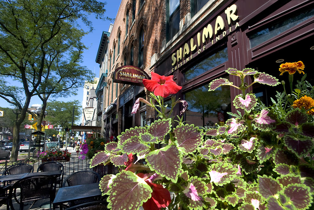 Main Street Shalimar outdoor dining