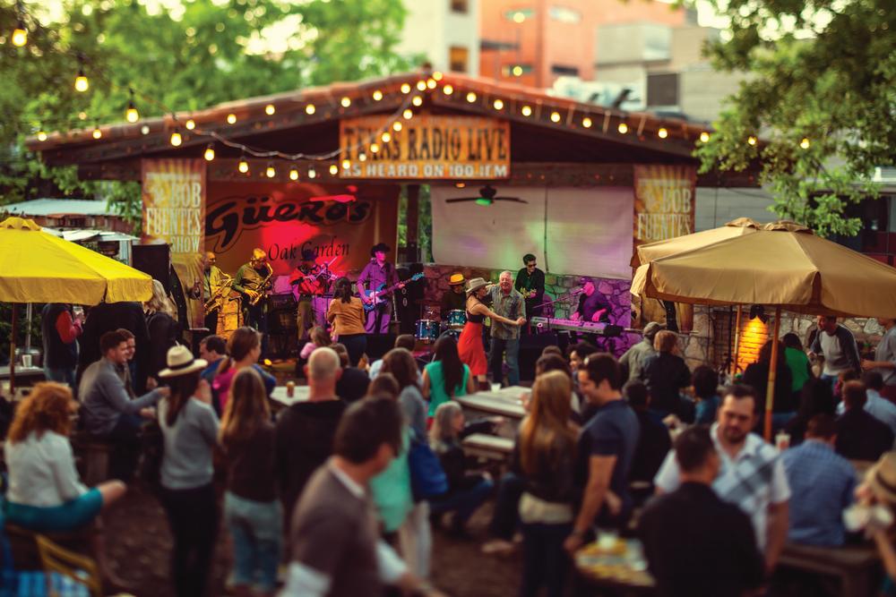 live band and dancing in the gueros oak garden in austin texas