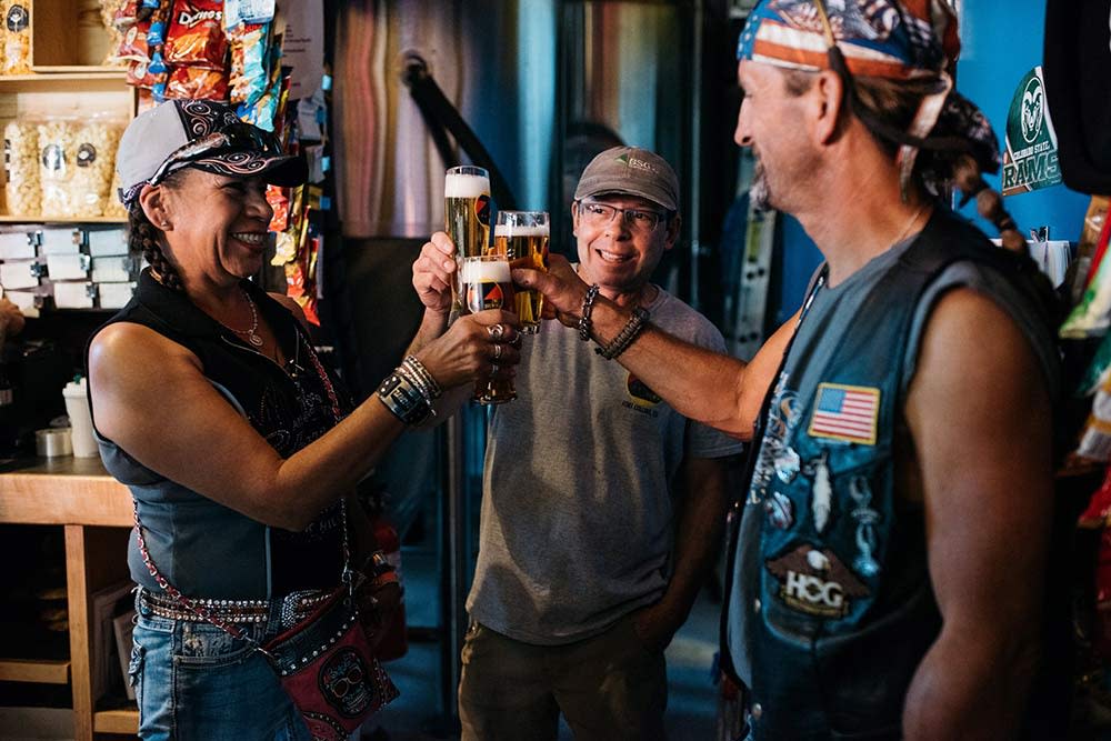 Zwei-Brewing-cheers