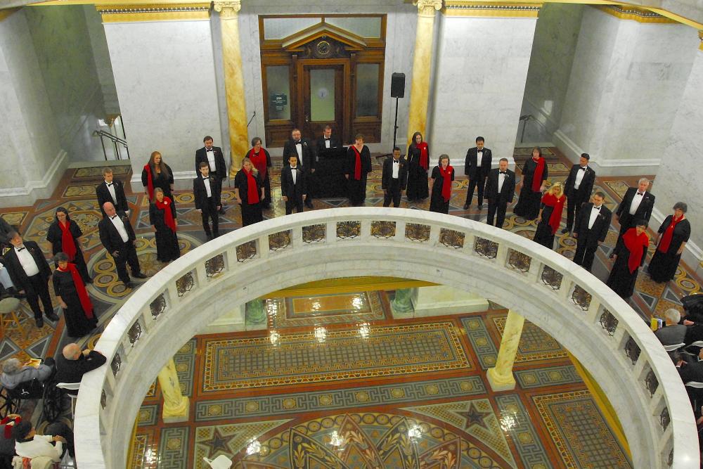 Heartland Sings Spirit of Christmas 2017 Allen County Courthouse