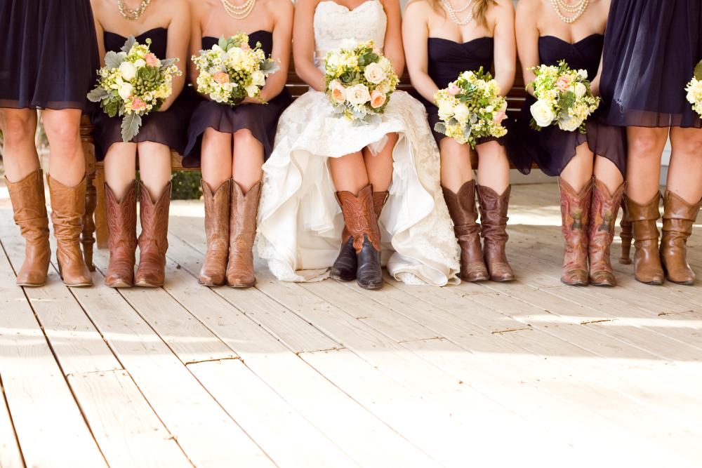 Bride and bridesmaids with bouquets