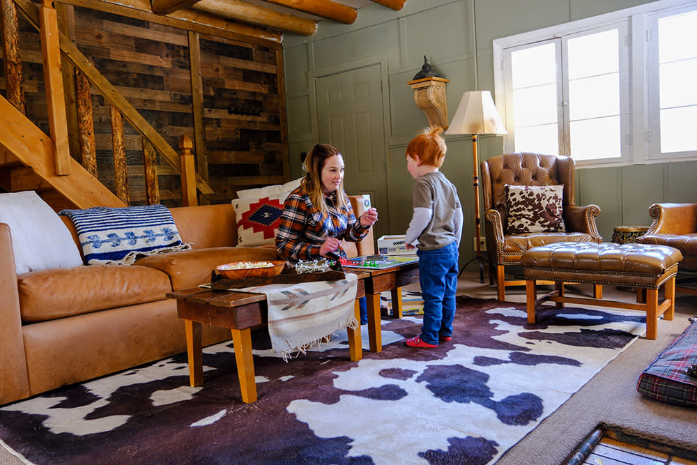 Arapaho Valley Ranch  Cabin Family Inside with Games - Granby, Colorado
