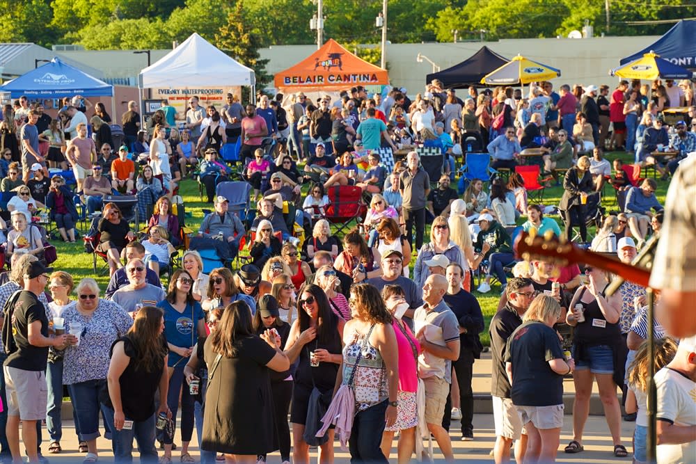 Crowd enjoying HartFest