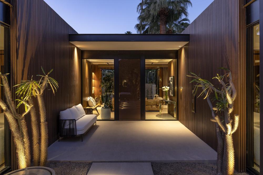 Herman Bungalow Fireplace Suite