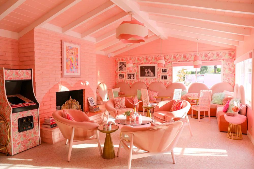 Trixie motel lounge