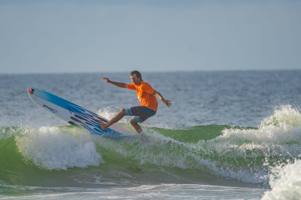4x3 Tony Silvagni surfing