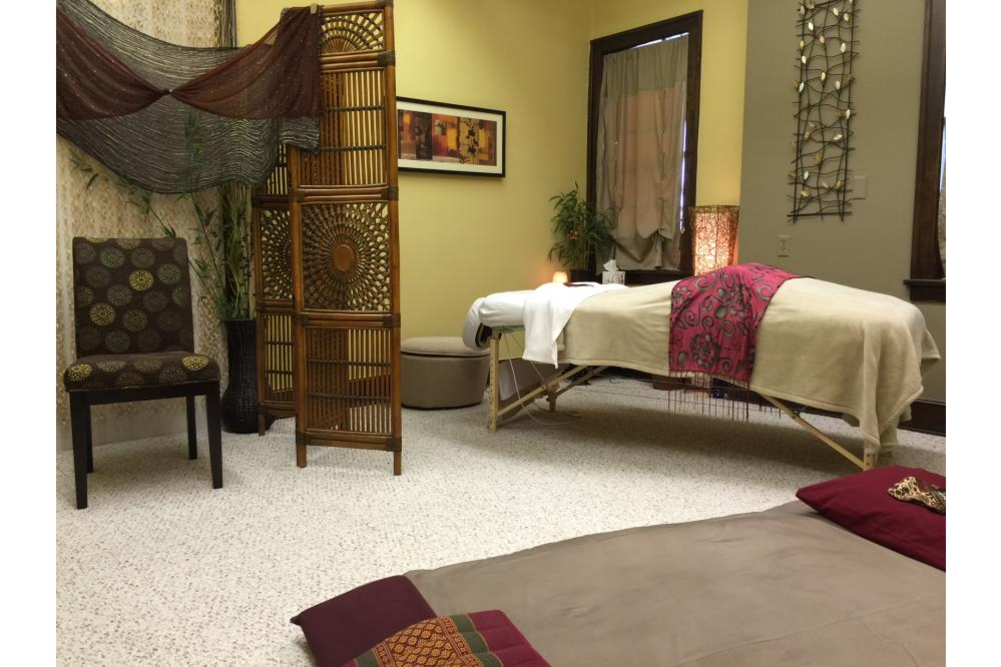 Healing Muscles Therapies massage table