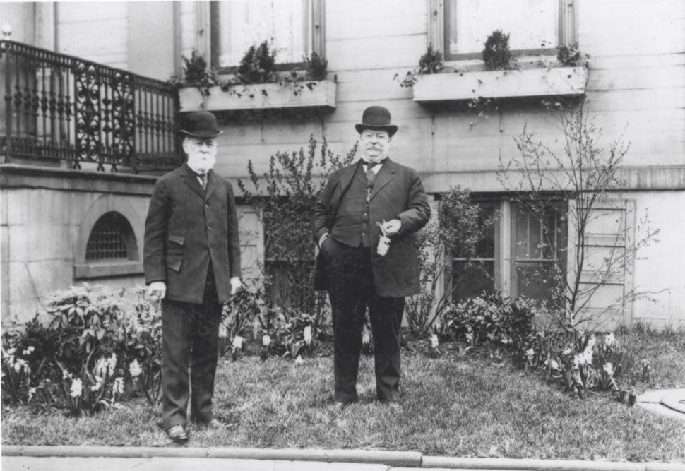 Charles and William Howard Taft in front of the Taft Museum of Art, 1907 (Photo: Taft Museum of Art)