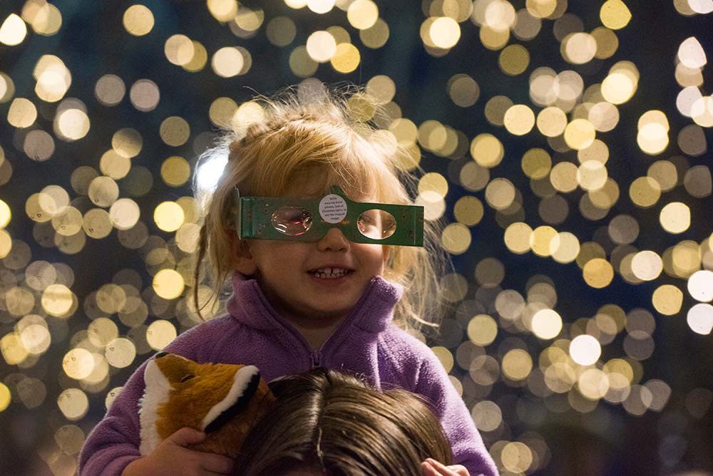 Holiday-lights-02-Richard-Haro-1000x668