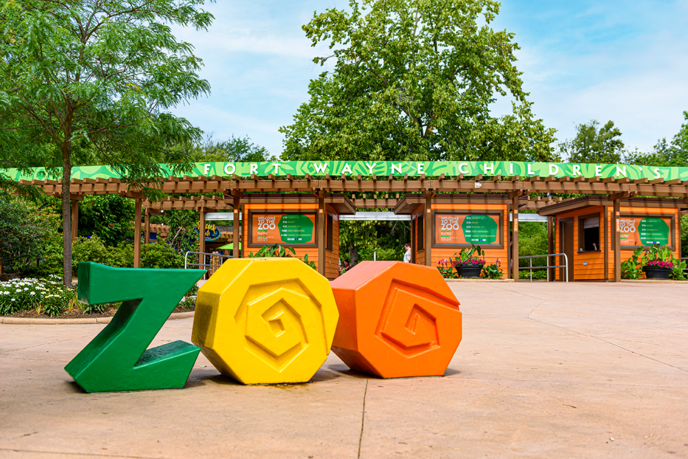 entrance to the fort wayne children's zoo