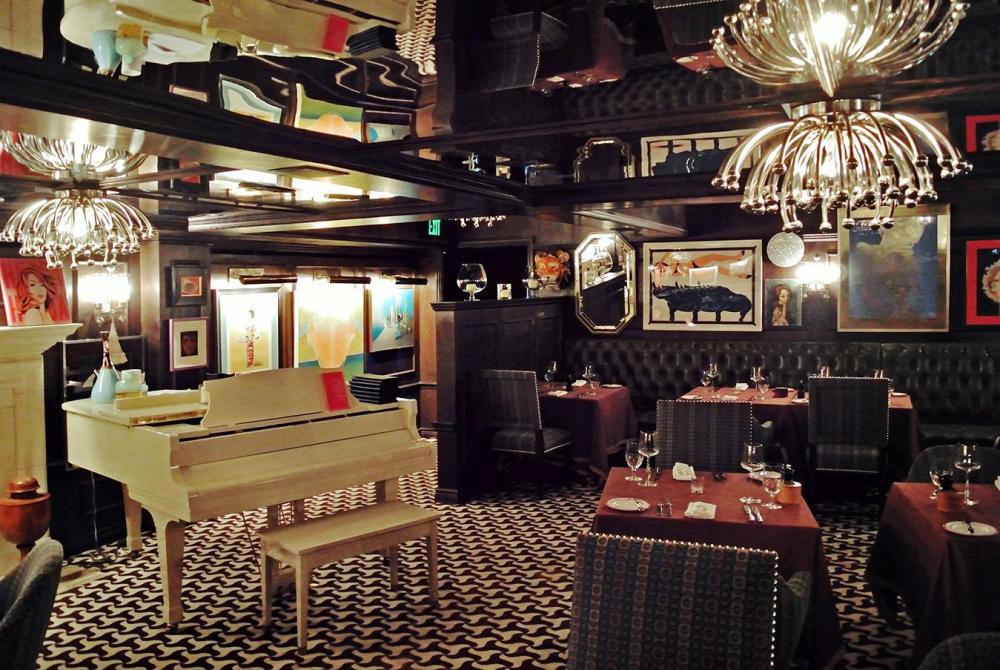 piano in restaurant mister parker