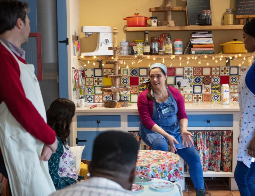 Bronagh from Bakehouse NI talking to a group as part of a baking class