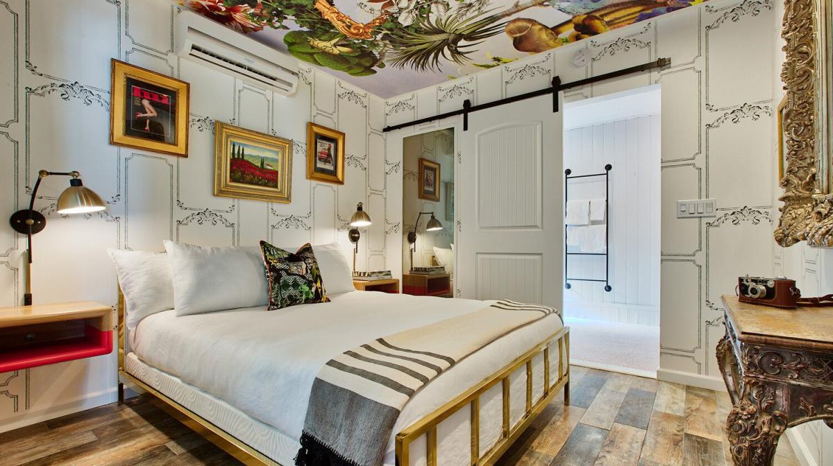 Dive Palm Springs guestroom