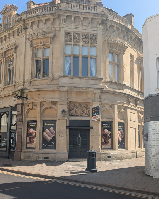 KNOOPS Cheltenham exterior