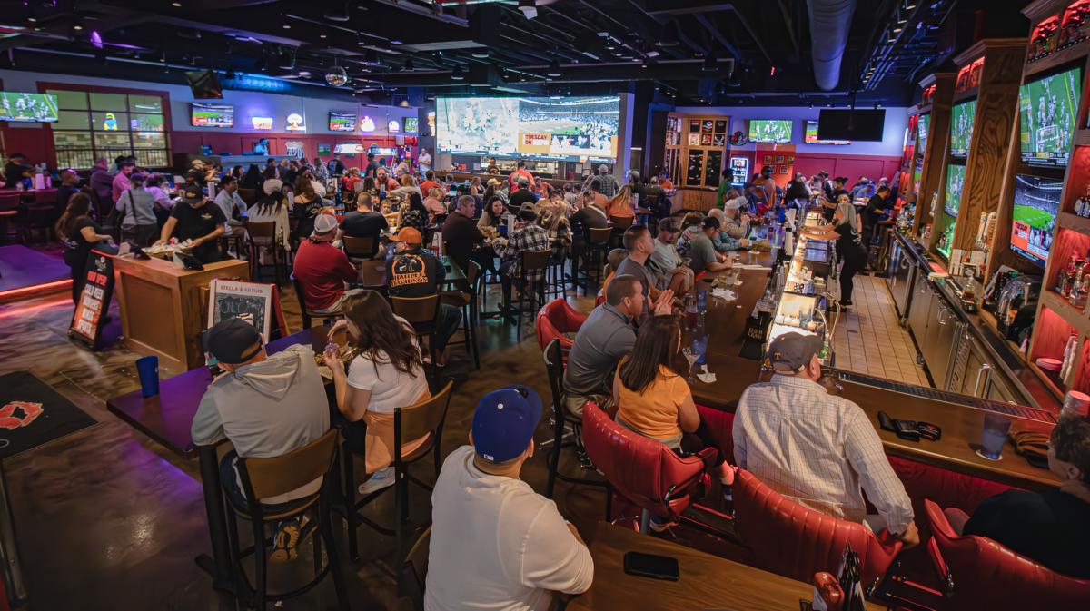 Puckers Sports Bar gameday