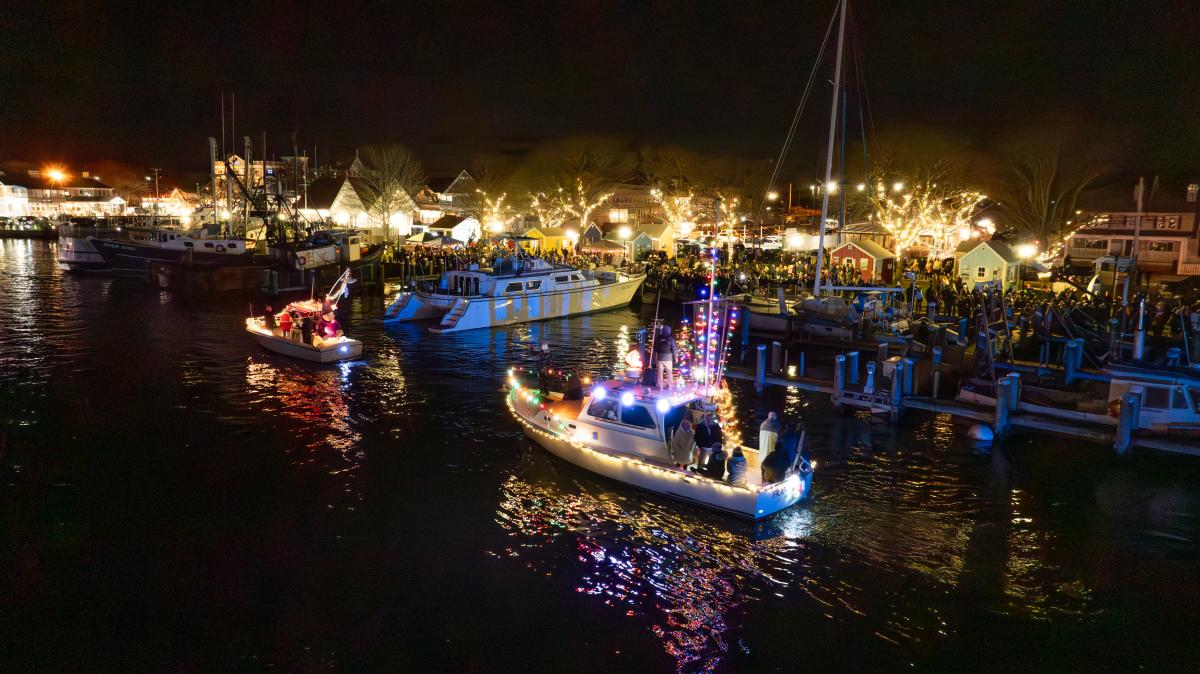 hyannis holiday boat parade