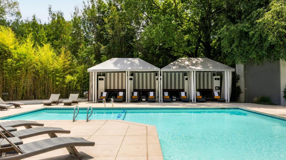 Le Meridien Pool Cabana Hotel Amenities