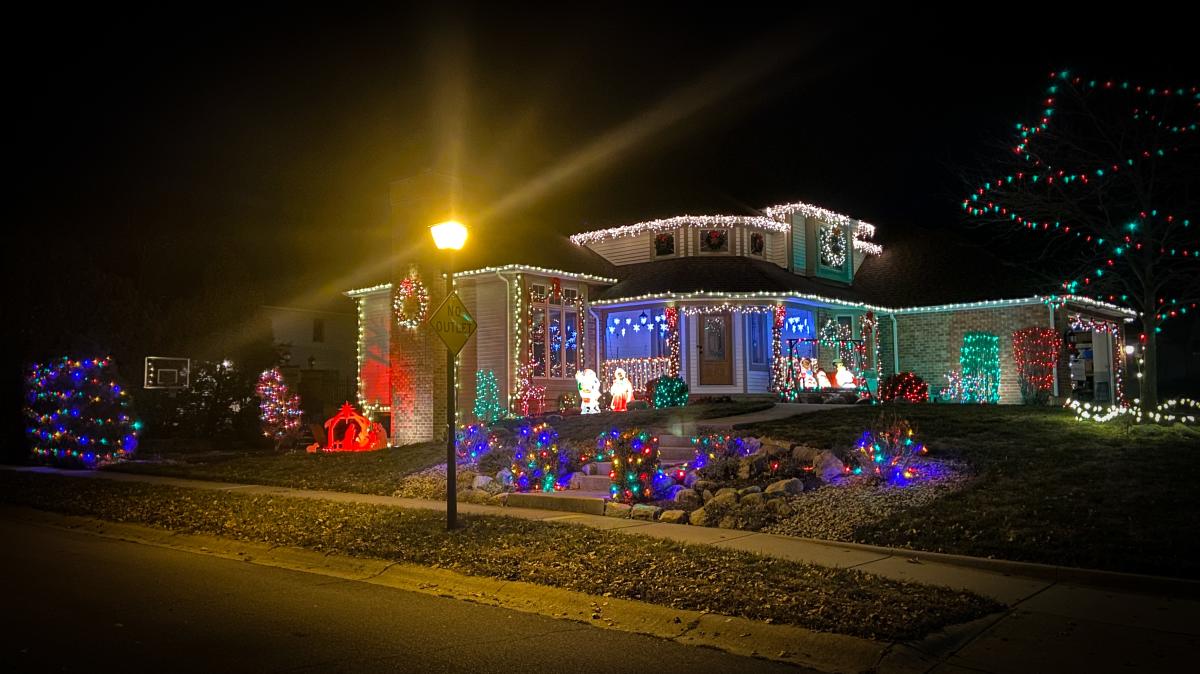 Holiday lights on display at 1009 Valdosta Dr in Fort Wayne