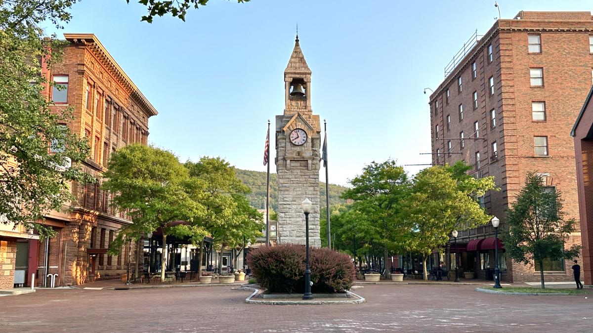 Centerway Square Summer