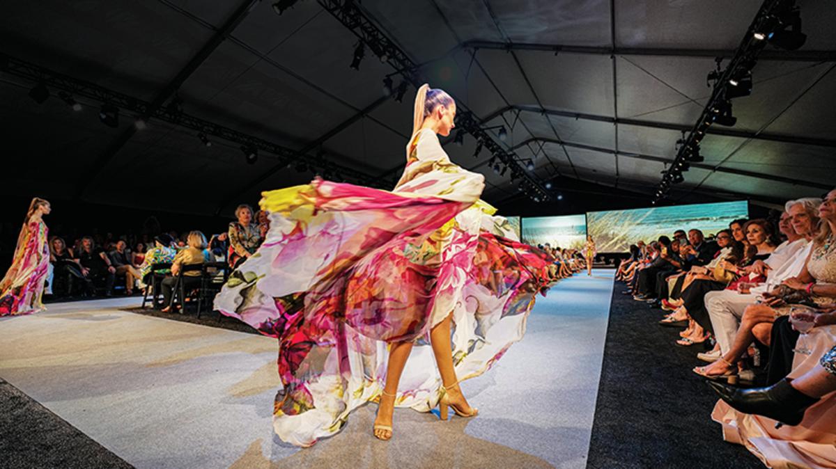 A model walks down the runway during at Fashion Week El Paseo 2022.