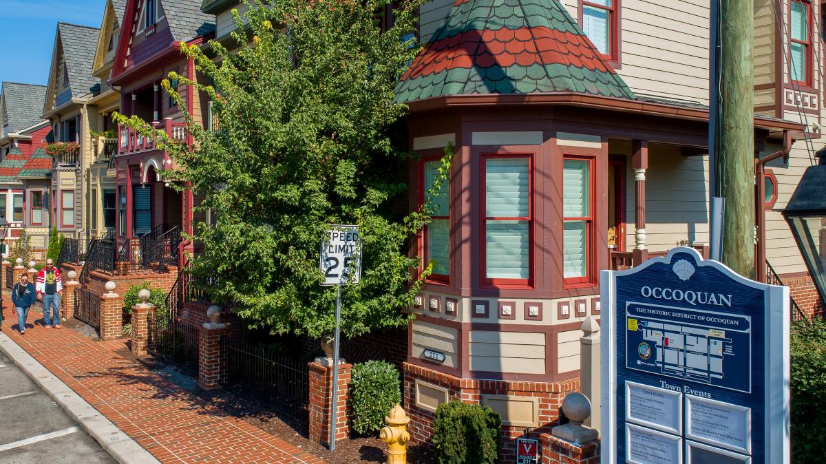 Street view of the colorful historic homes in Occoquan