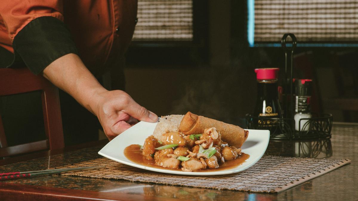 Leong's Asian Diner Cashew Chicken