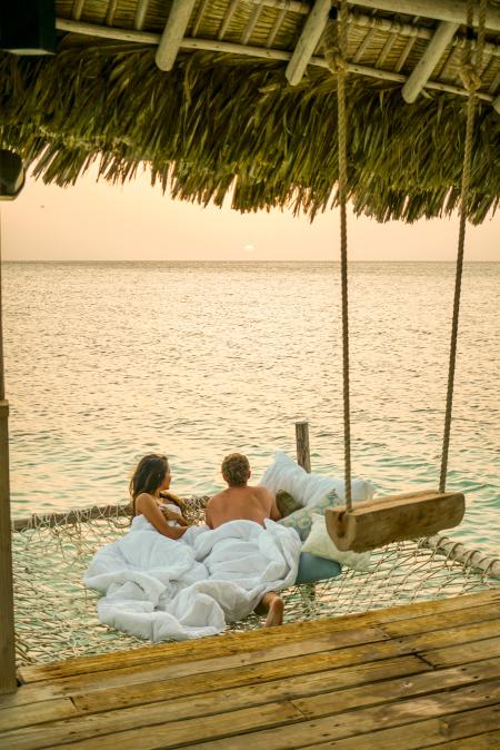 Pareja. Atardecer. Hamaca. Playa. Punta Rucia. Monte Cristi