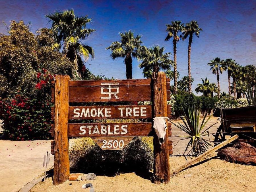 smoke tree stables sign