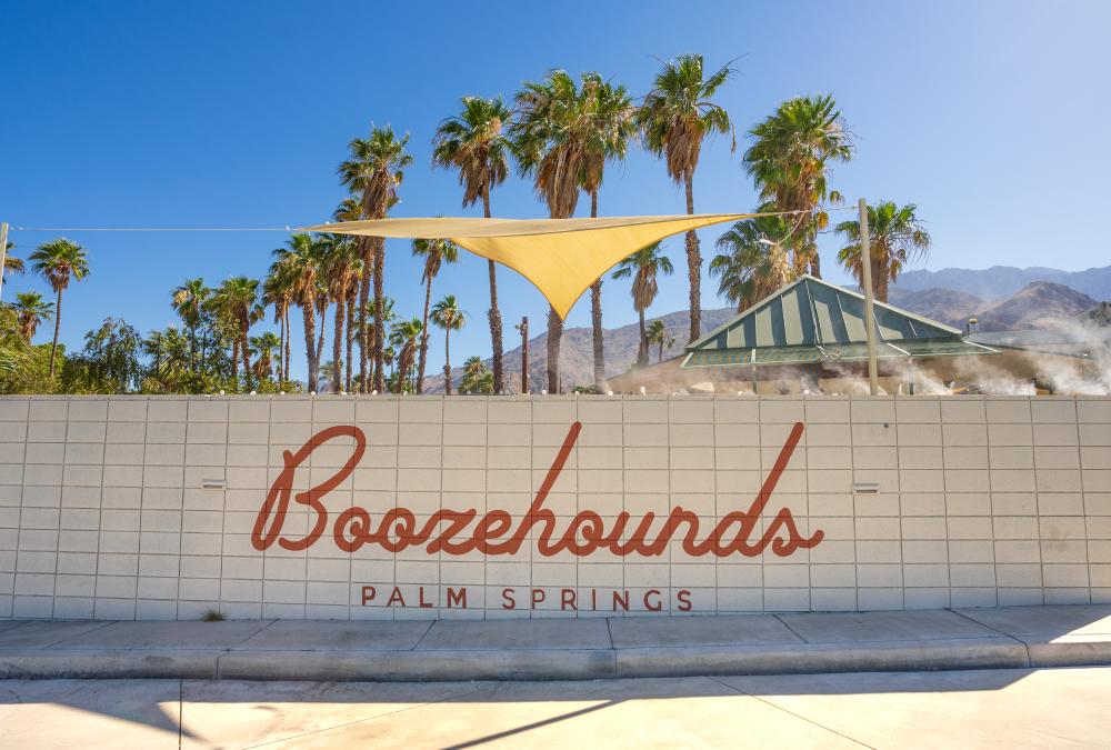 Boozehounds Palm Springs, a restaurant where dogs are welcome