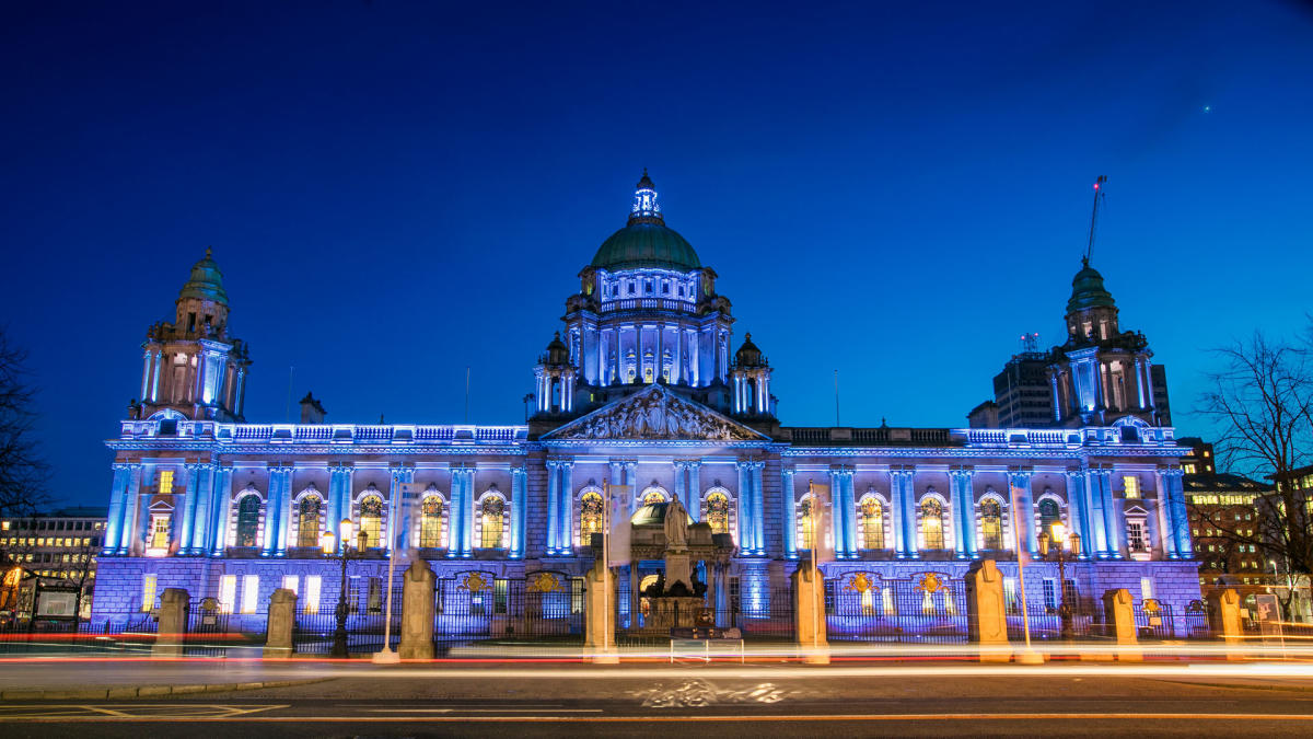 Belfast-City-Hall-at-night