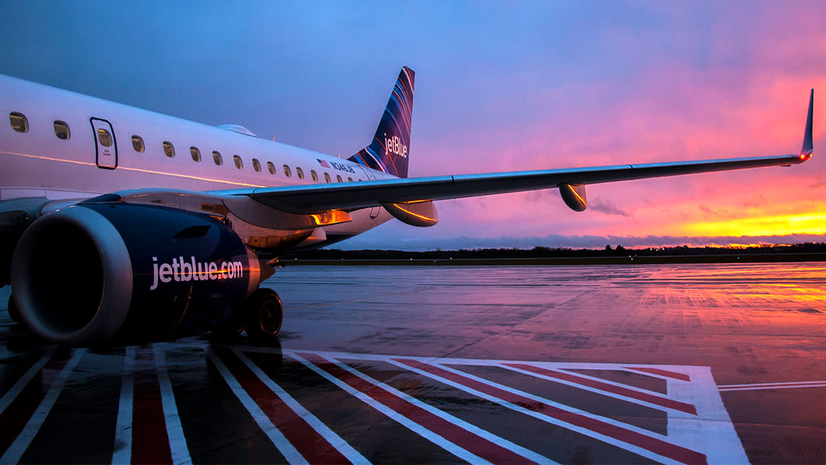 worcester-airport-jet-blue