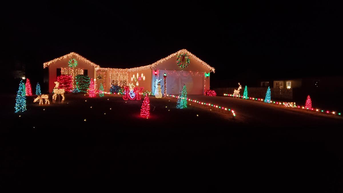 Christmas Lights Display at 8620 Shearwater Pass in Fort Wayne, Indiana