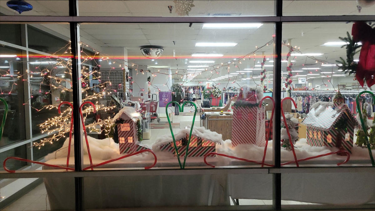 Downtown Holiday Window Decorating Contest 2025: Salvation Army Thrift Store
