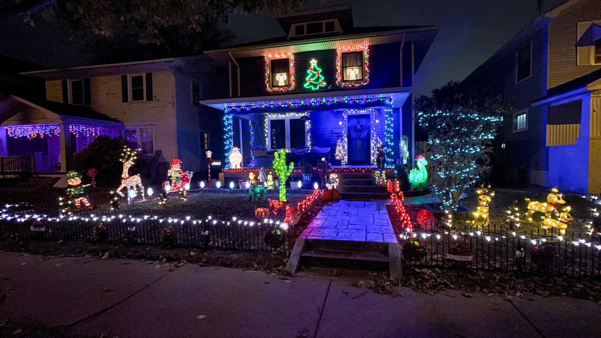 1002 W Packard Ave House Light Display by the Flores Family