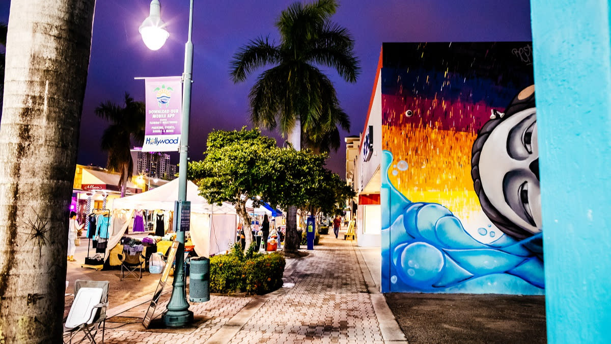 Evening Art Walk in Hollywood Florida