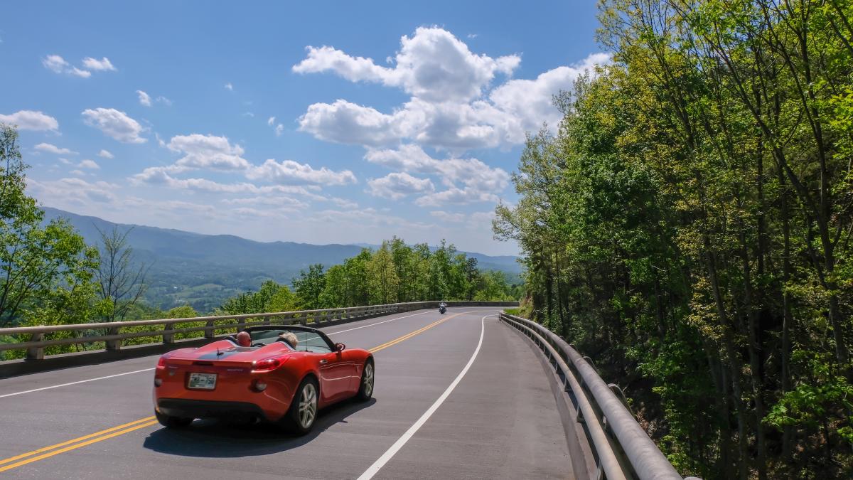car driving to Gatlinburg